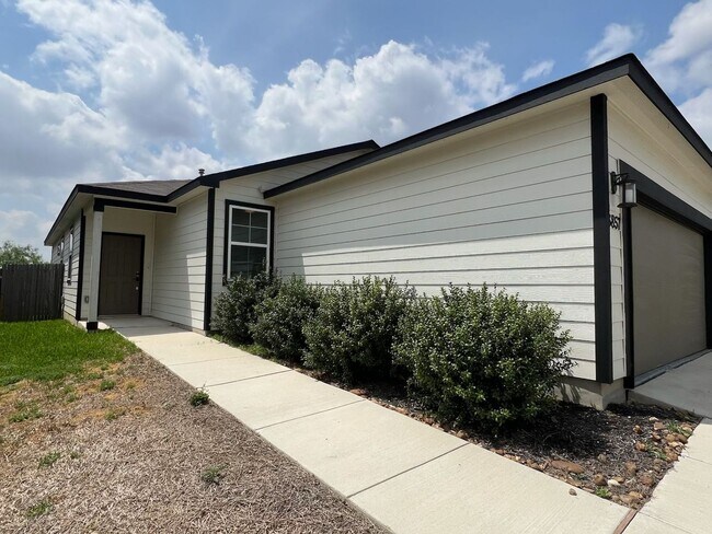 Photo - BEAUTIFUL HOME IN SAINT HEDWING. MOVE IN READY!.