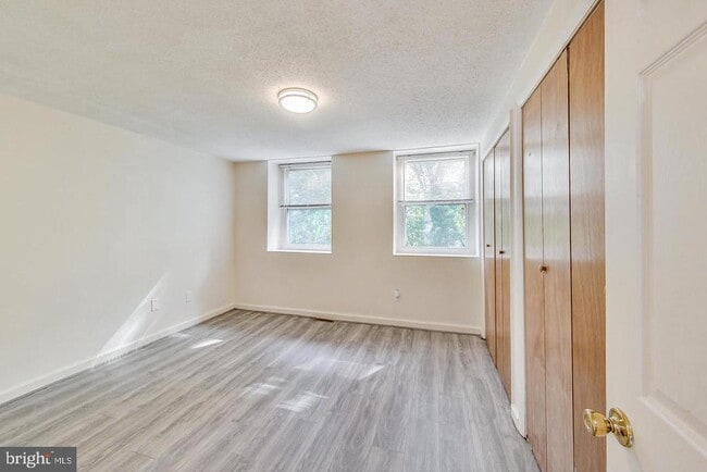 Photo - 1835 Village Green Dr