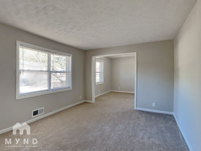 Photo - 2945 Botany Dr