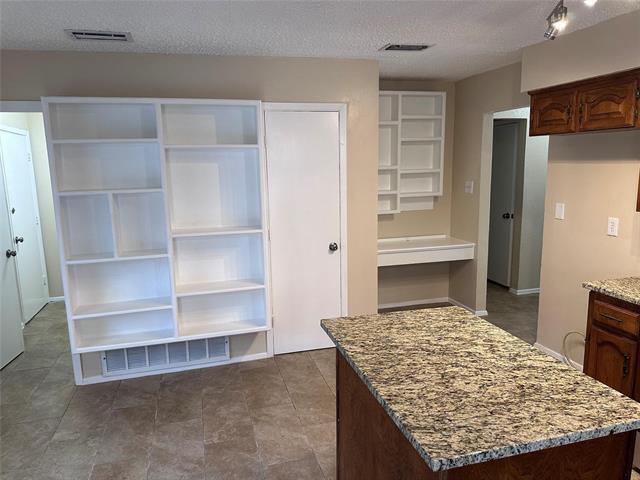 Photo - 2005 Glencrest Ln