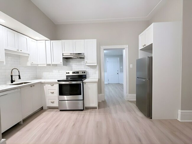 Building Photo - 47 Ontario Ave Unit 2