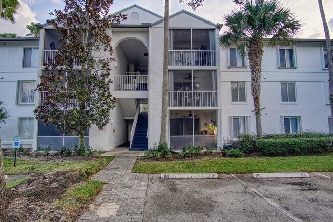 Building Photo - 2500 SE Anchorage Cove Unit B-2