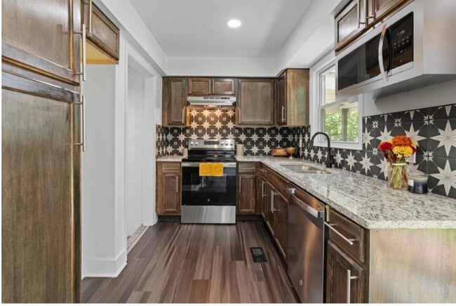 Photo - 2520 E Aloma St