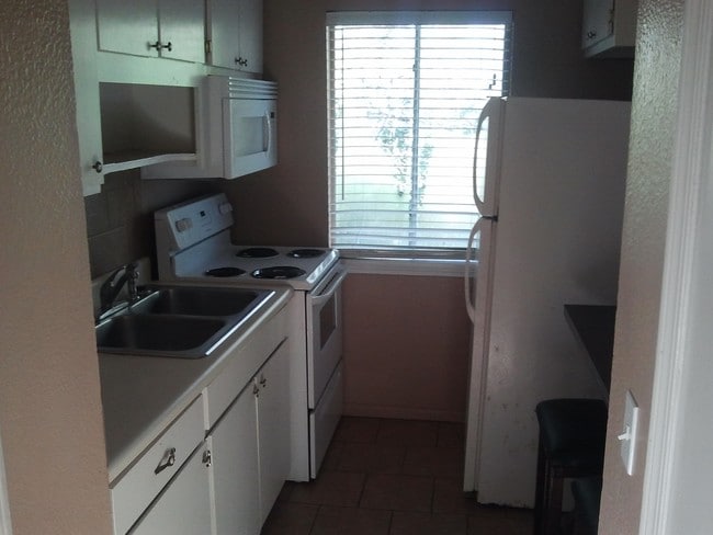 Photo - Ross Point Apartments