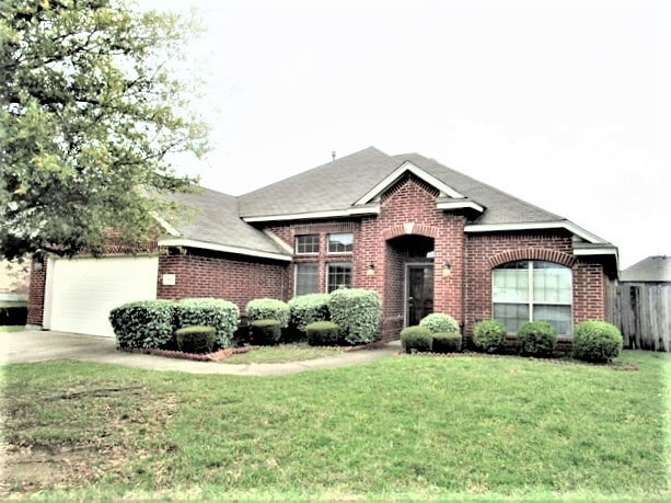 Photo - 1031 Hollow Creek Dr House