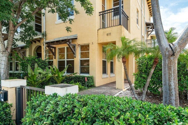 Photo - 811 S Federal Hwy