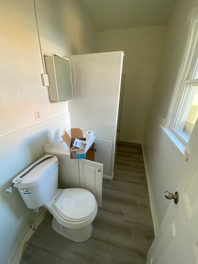 Photo - 715 W 2nd St