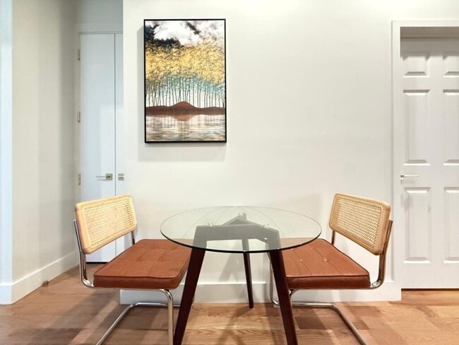 Building Photo - Nice room in a good neighborhood Unit 3B