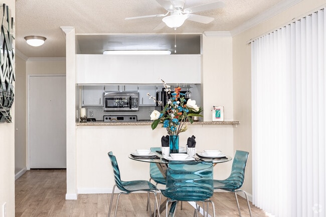 2BR, 1BA - 876SF - Dining Room