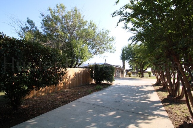 Photo - Spacious 4-Bedroom Home with Bonus Room, L...