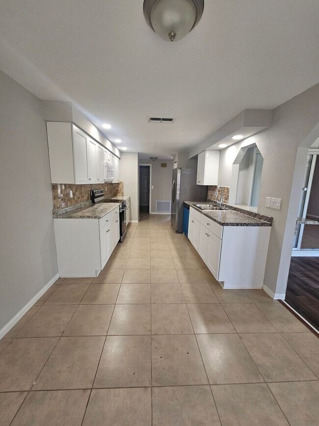 Photo - Pet Friendly Updated GREAT home in the area of Trafalgar and Skyline close to boat ramp and park!