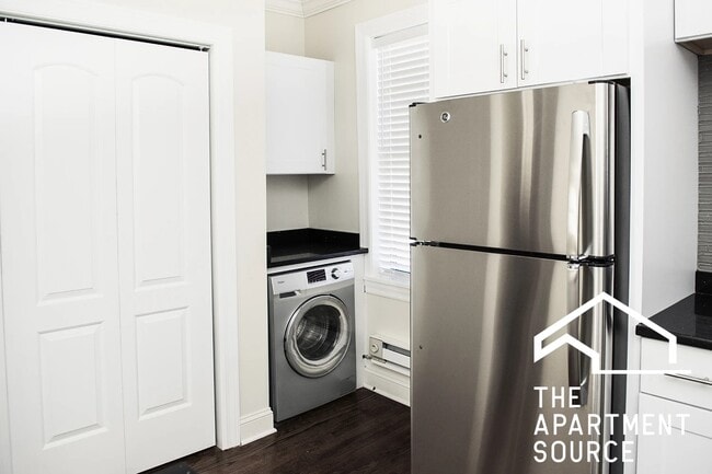 Photo - 3841 N Greenview Ave Unidad 3W