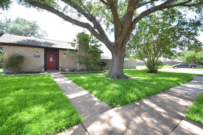 Building Photo - 15927 Tumbling Rapids Dr