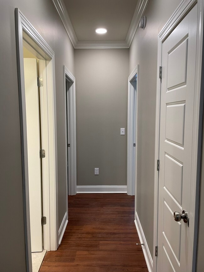 Photo - 704 Moore St