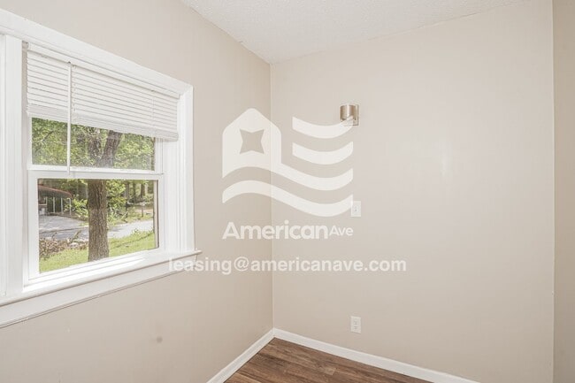 Photo - 209 Meadowdale Dr