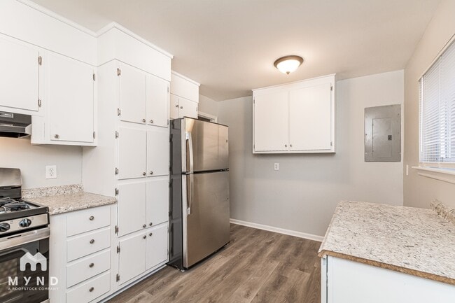 Photo - 609 Elmira Ave