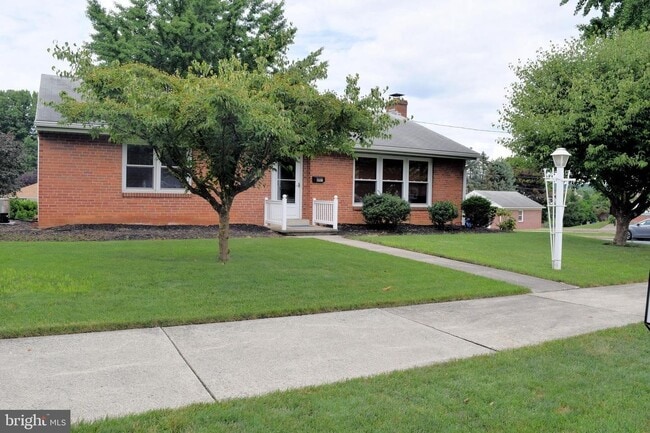 Building Photo - Beautiful 2 bed Rancher for Rent. Palmyra