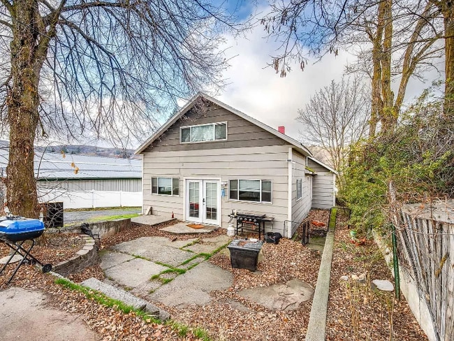 Photo - 705 S East St