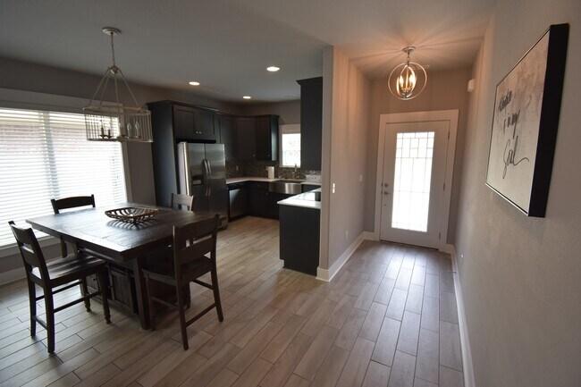 Photo - Luxurious 4 Bedroom 2.5 Bathroom in the Heart of Fayetteville, Arkansas!!
