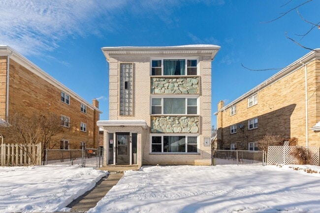 Building Photo - 856 E Capri Dr