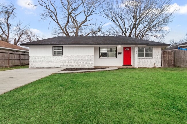 Photo - 2119 Linden Creek Ln