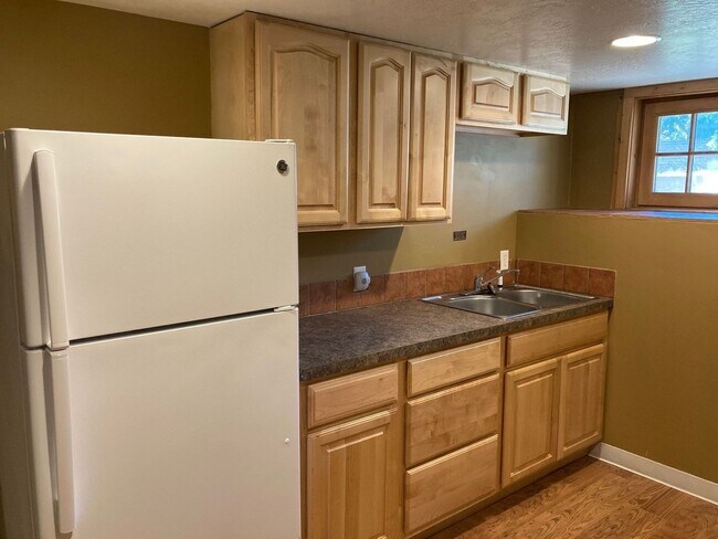 Photo - 18th - 1102 1/2 Unit 800