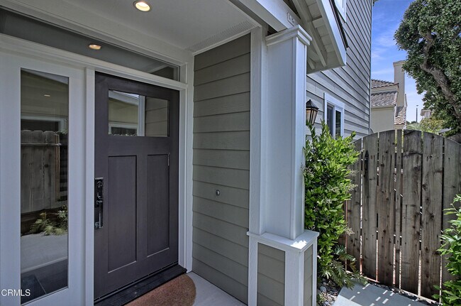 Photo - 1020 Waterbury Ln