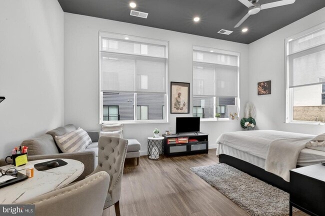 Photo - 525 N 41st St Unit 208