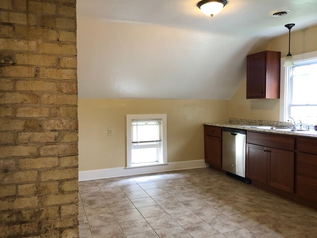 Photo - 2213 S Robinson Ave Unidad UPPER