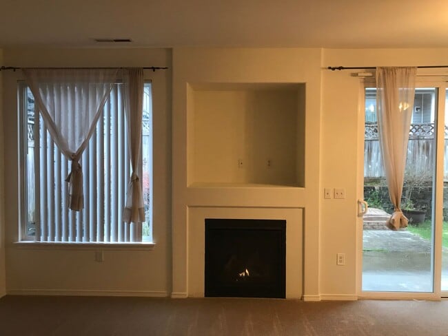 Photo - 4 Bed 3 Bath Gated Townhome Near Maplewood Golf