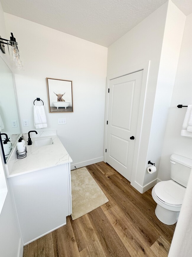 Photo - 557 W 1810 N