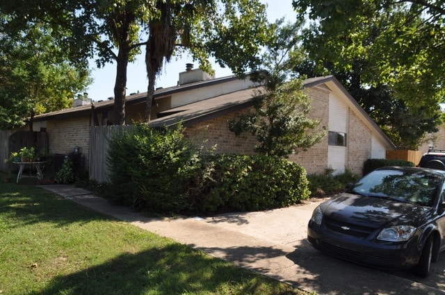 Photo - 8011 Summa Ave