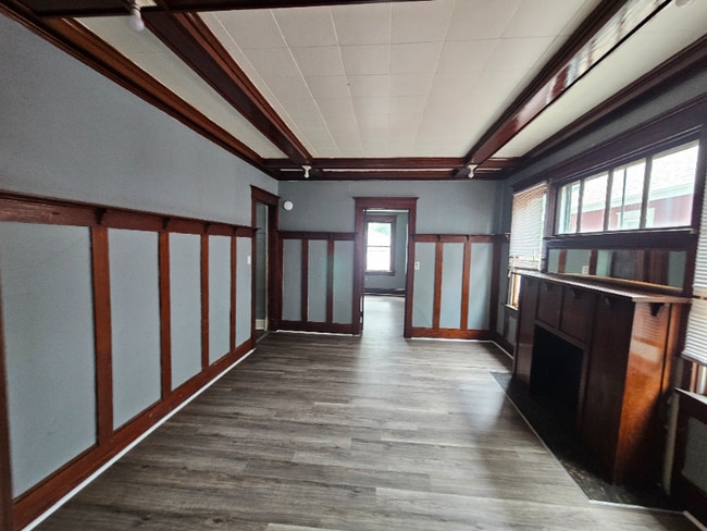 Building Photo - 1616 W Howett St Rental