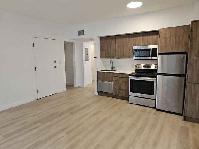 Photo - 557 Michigan Ave