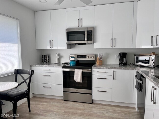 Building Photo - 232 Memory Ln Unit #4