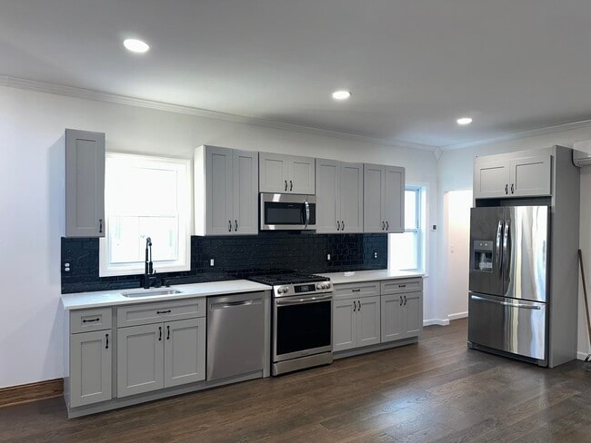 Building Photo - 220 Lafayette Ave Unit 2 Rental