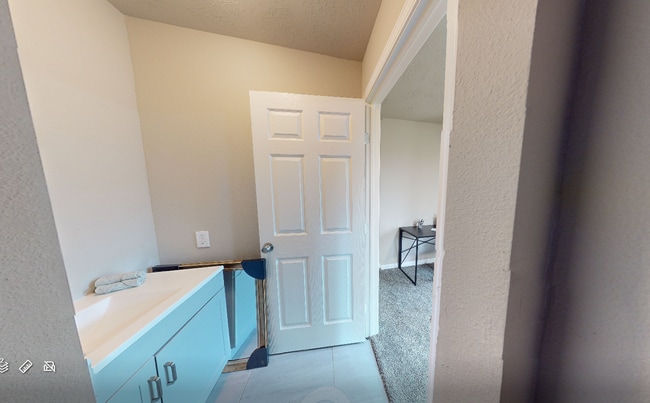 Photo - 1917 Sadler St