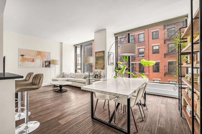 Photo - 505 Greenwich St