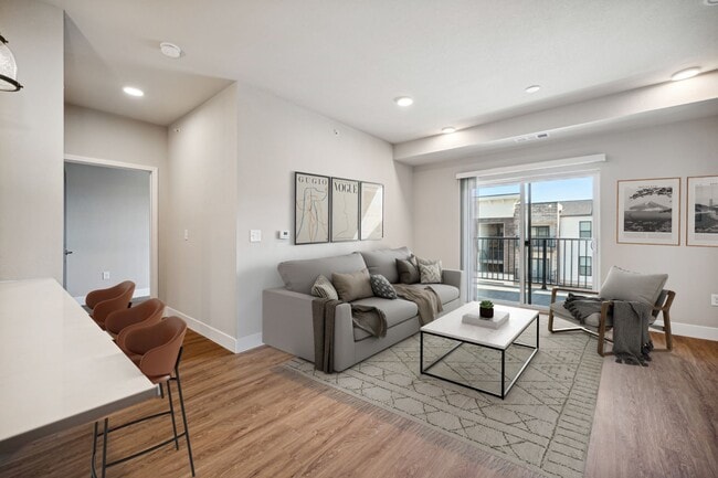 One Bedroom - 1 Bed / 1 Bath - 751 Sq.Ft.