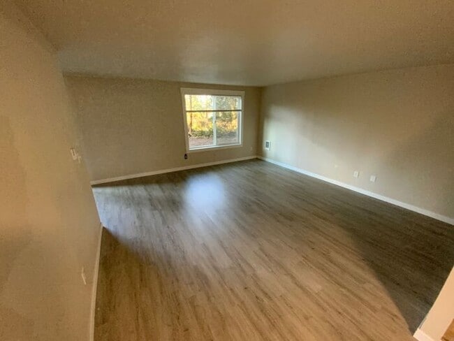 Photo - Olympia 3bdr 1.5 bath TOWNHOME 1 car garage 1 PET WELCOME