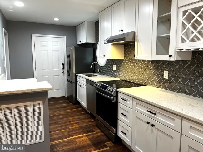 Photo - 2 br, 2 bath Condo - 4401 Arlington Boulevard