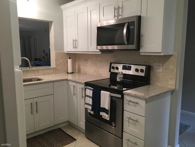 Photo - 2 br, 2 bath Condo - 30 Pelican Pointe Dr ... Unit # 1020