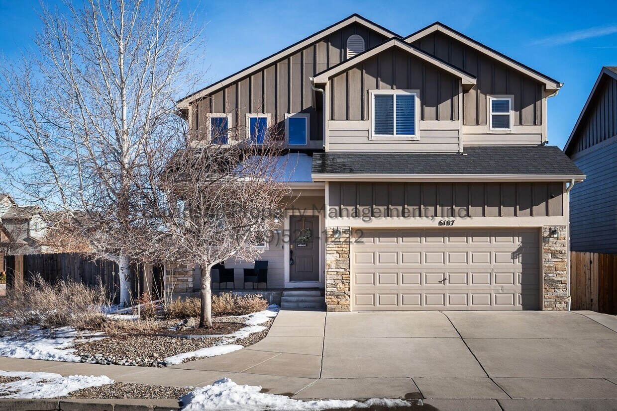 Gorgeous 4 Bedroom House in Lorson Ranch - Gorgeous 4 Bedroom House in Lorson Ranch
