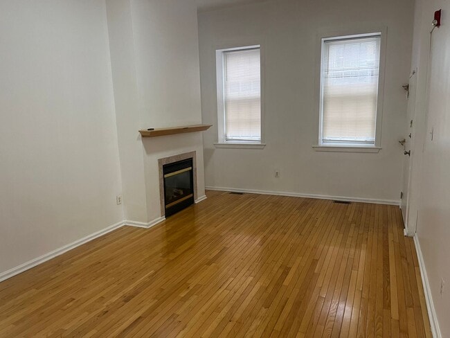 Building Photo - Bright Old City Loft Unit 1st Floor