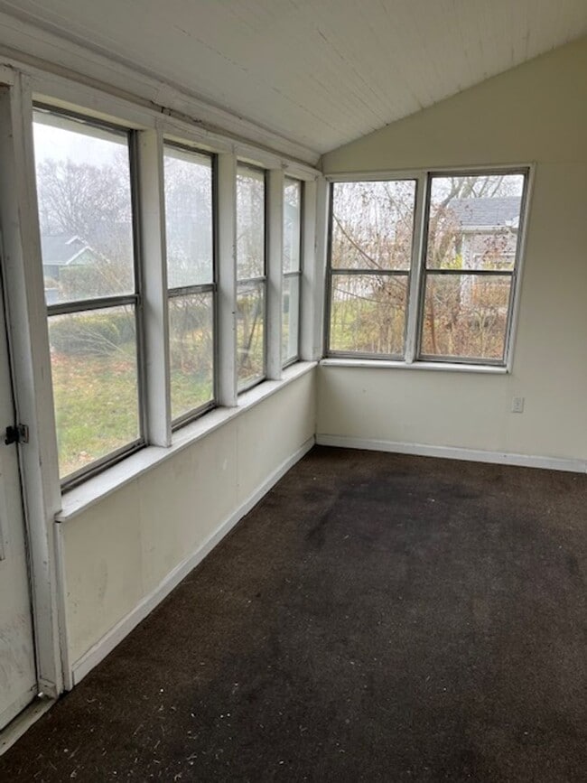 Photo - Cozy Multi-Level Living Close to Downtown