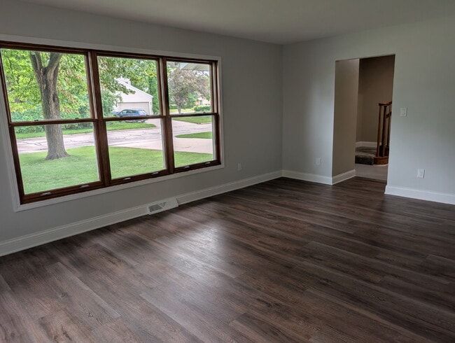Photo - Spacious 4 bedroom 3 bathroom family home in Neenah