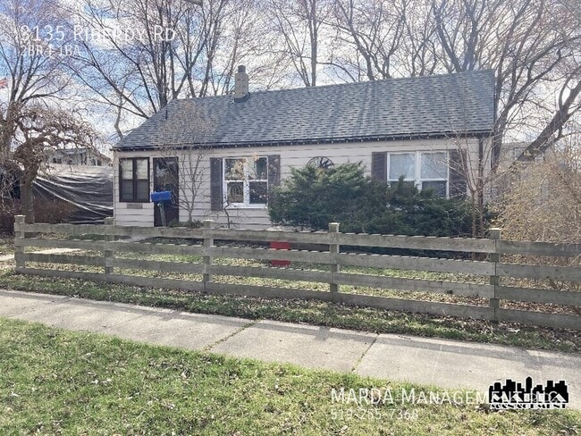 Building Photo - CHARMING 2 BED/1BATH BUNGALOW W/ POOL + UTILITIES