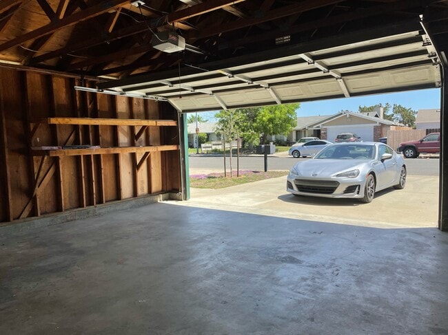 Photo - 1705 Darby Ln