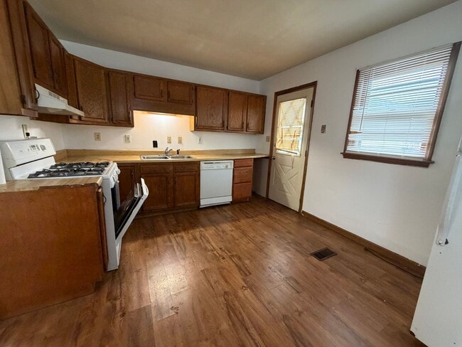 Photo - 3 Bed 1 Bath 1100.00