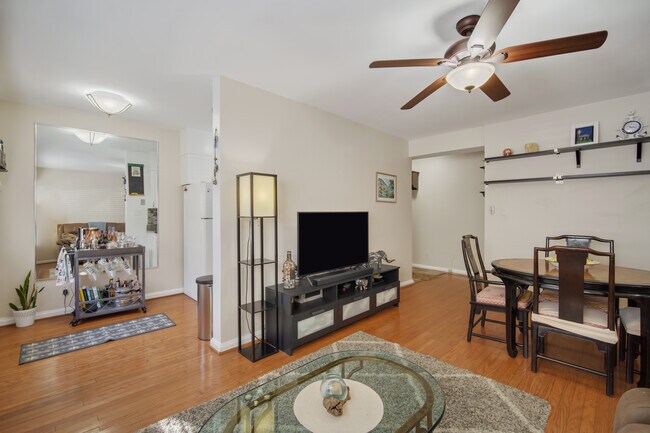 Photo - 4803 Wellington Dr Unit 4